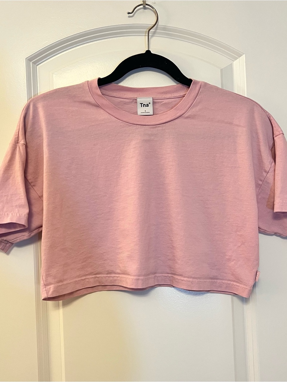 Aritzia Tna Laid Back Cropped T-Shirt Pink - Size S